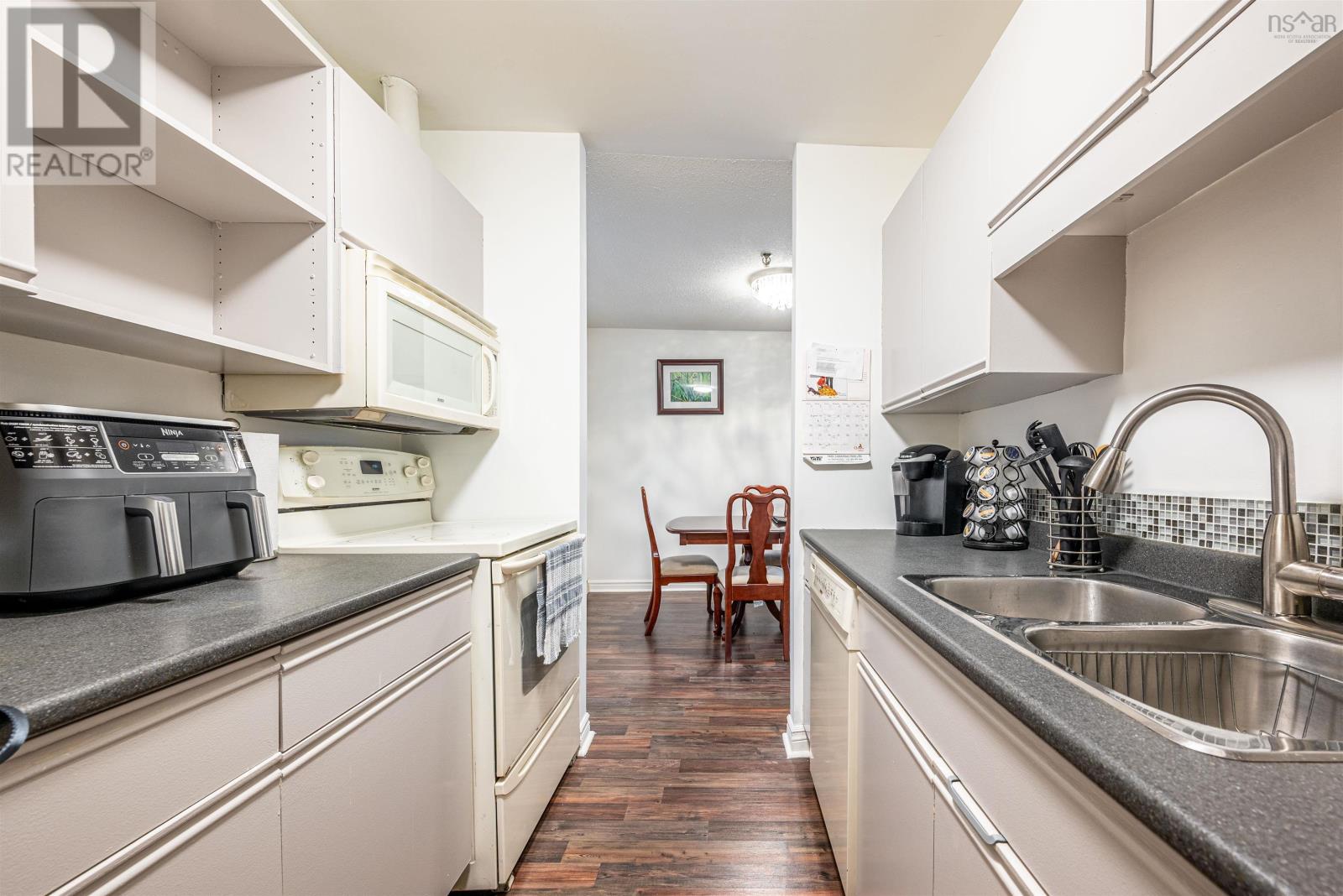 313 15 Langbrae Drive, #313