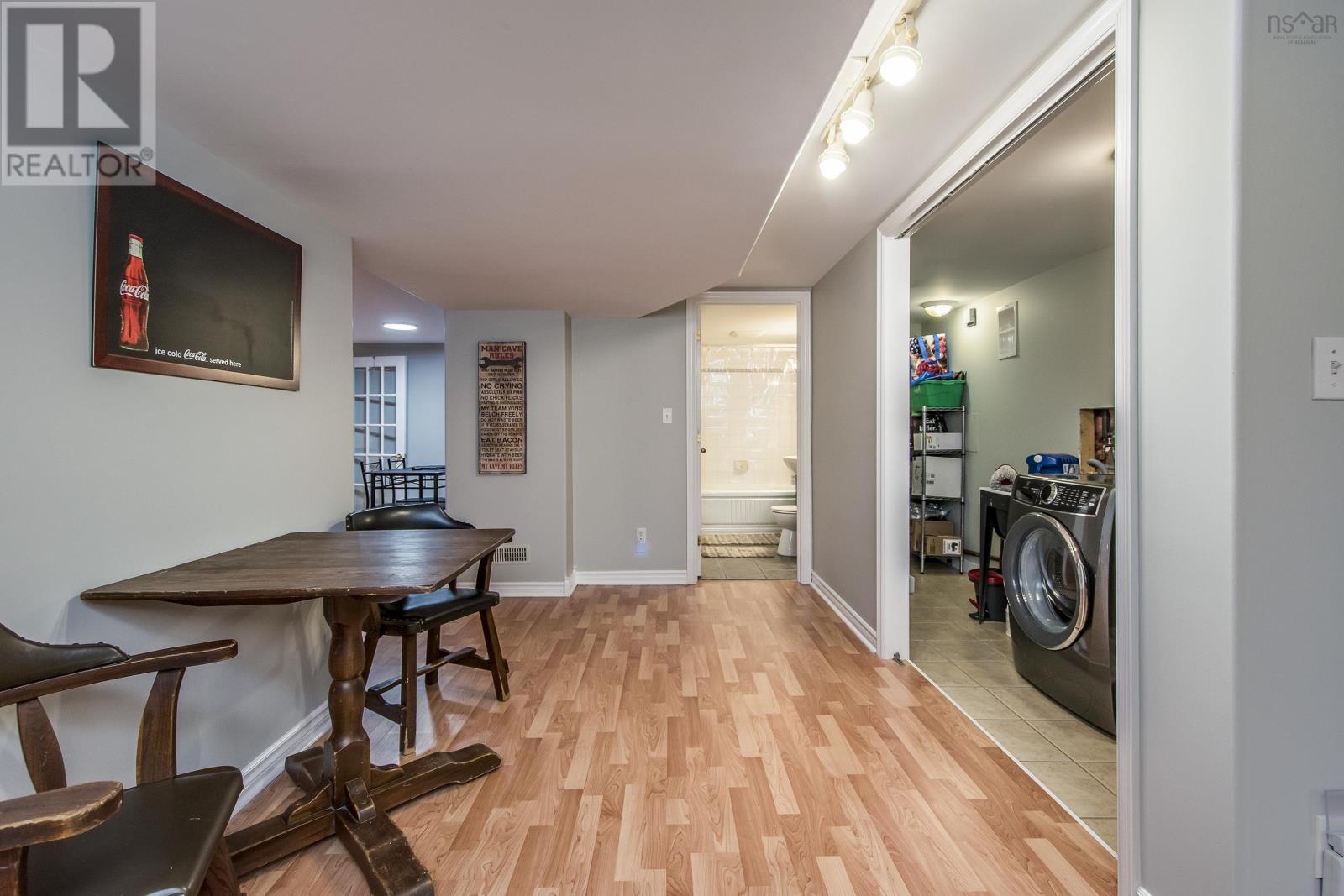 239/241 Melrose Avenue