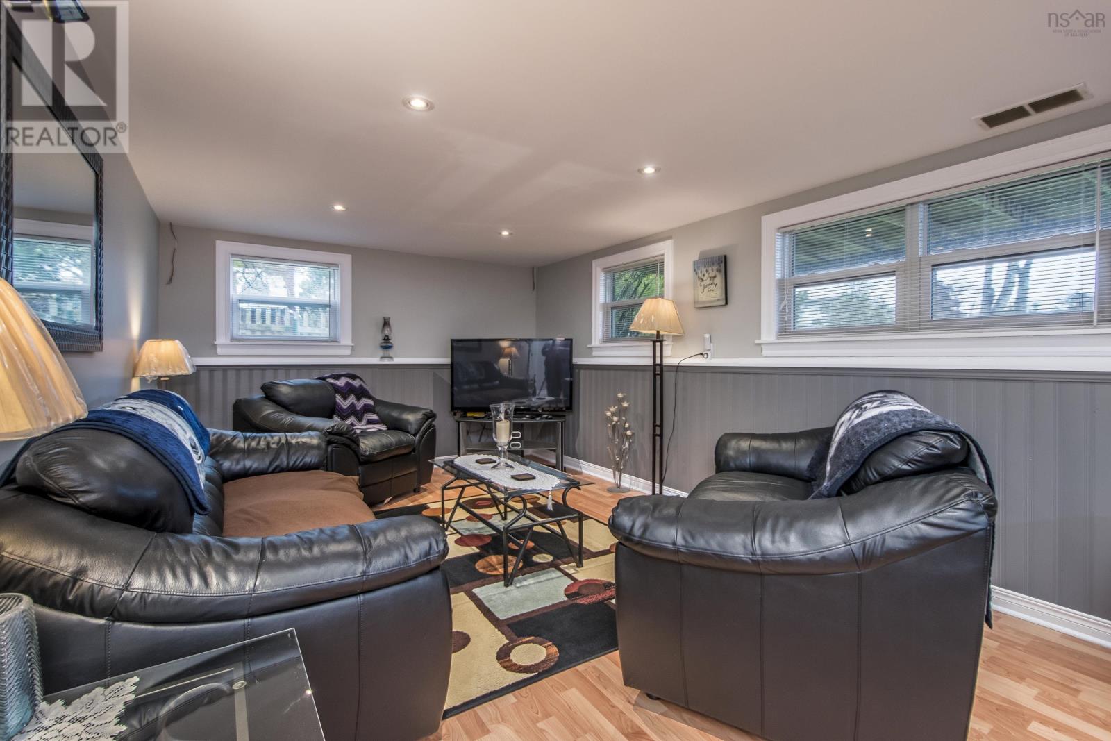 239/241 Melrose Avenue