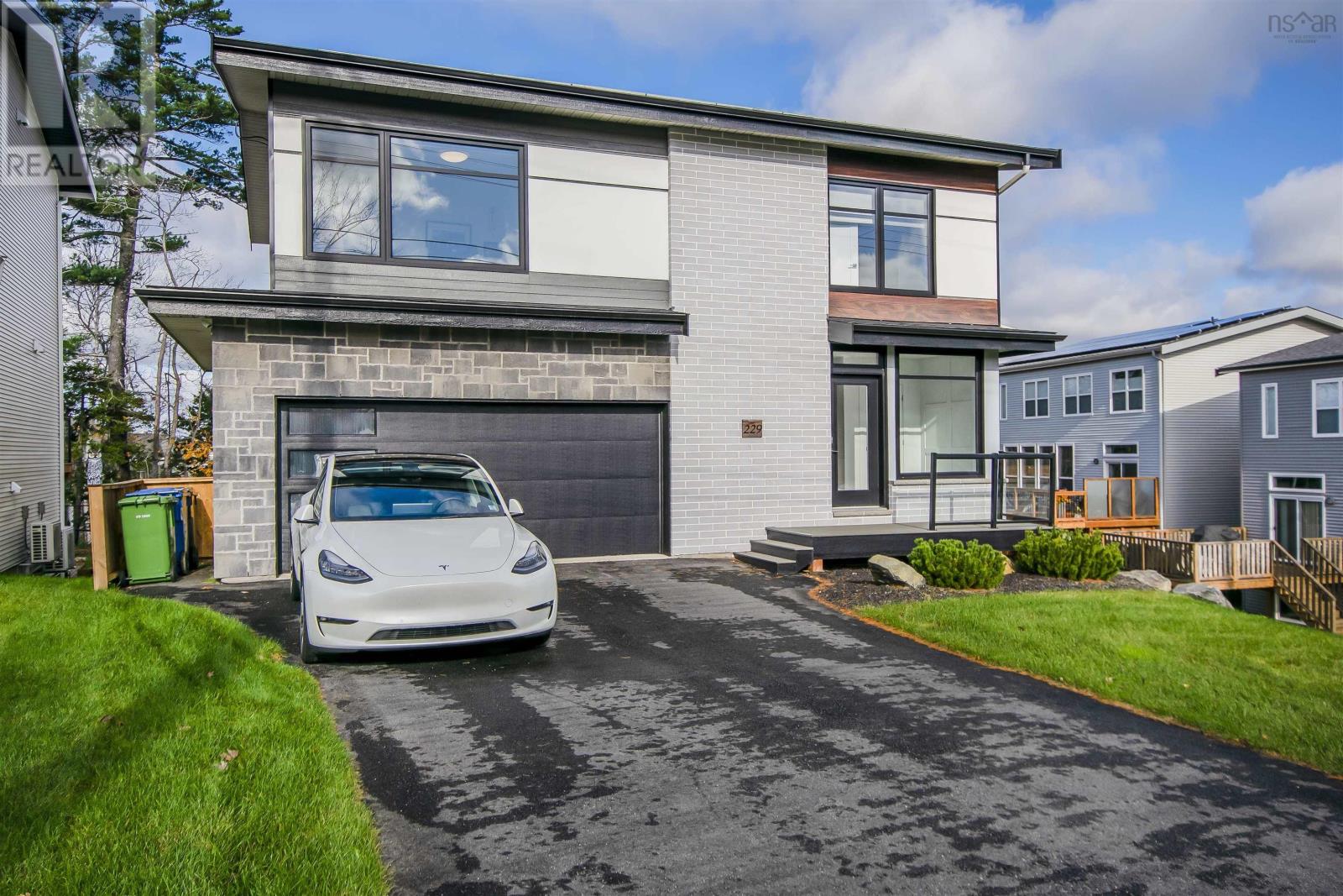 229 Amesbury Gate
