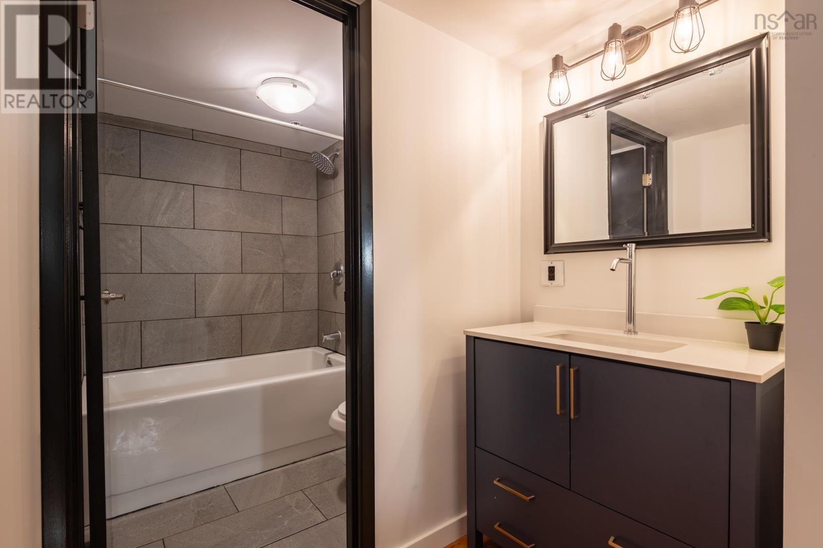 6 2128 Brunswick Street, #6
