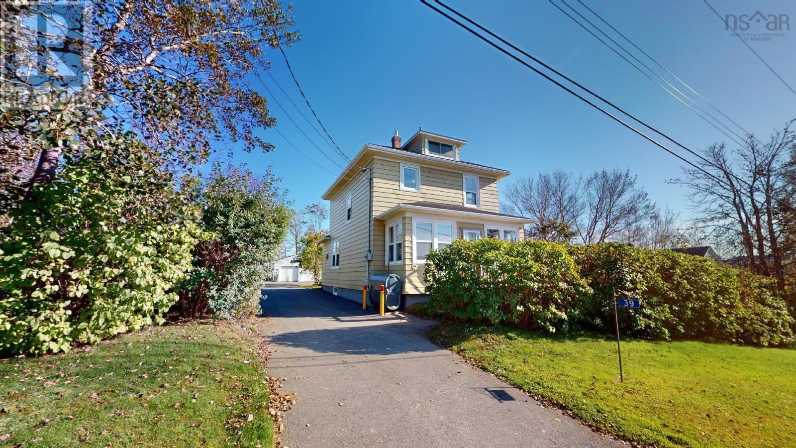 39 Howard Avenue