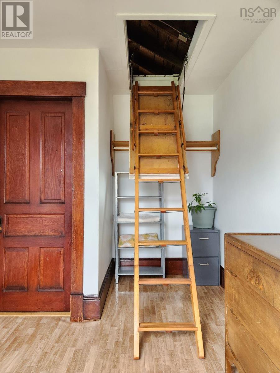39 Howard Avenue