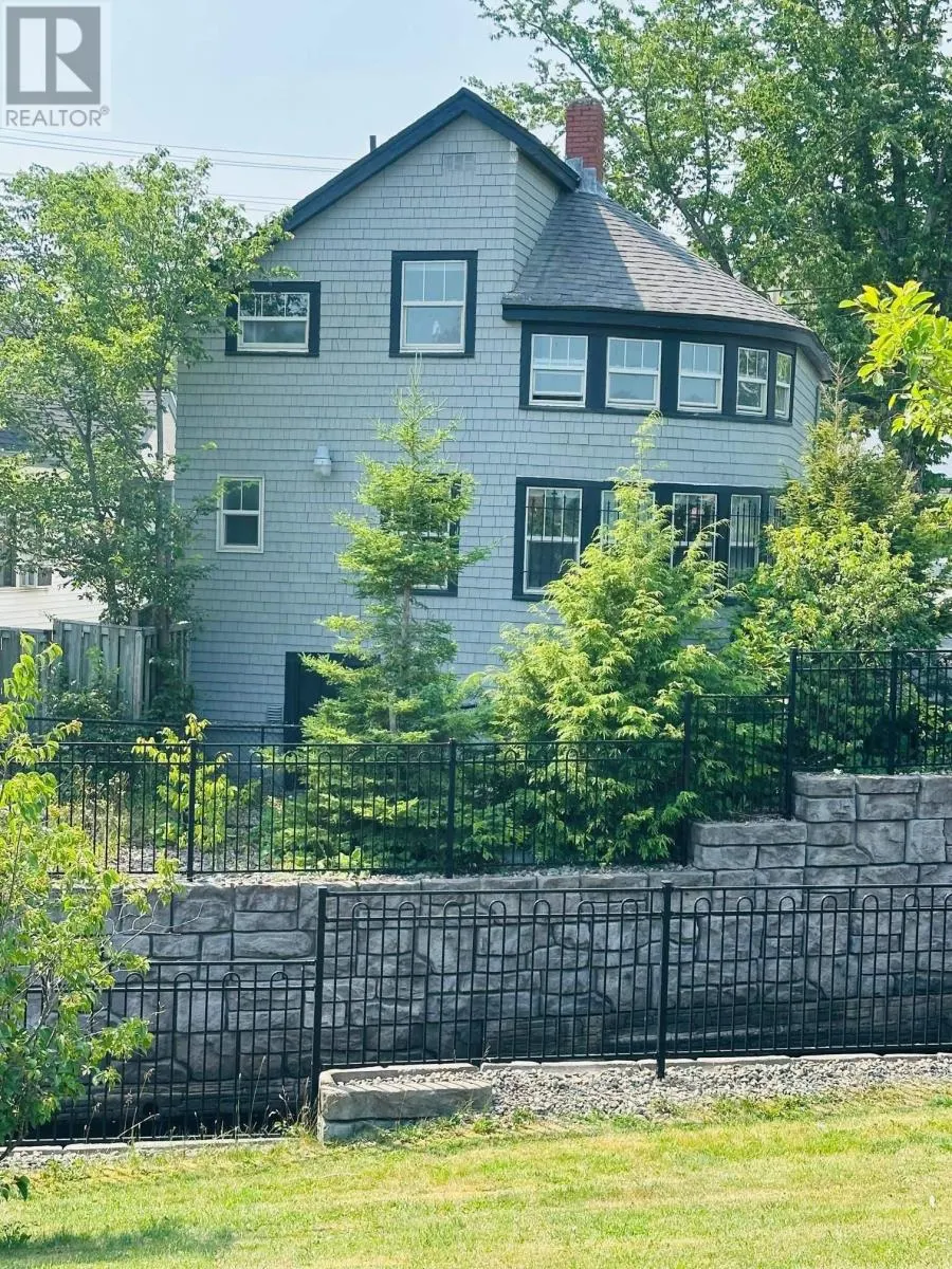 170 Ochterloney Street