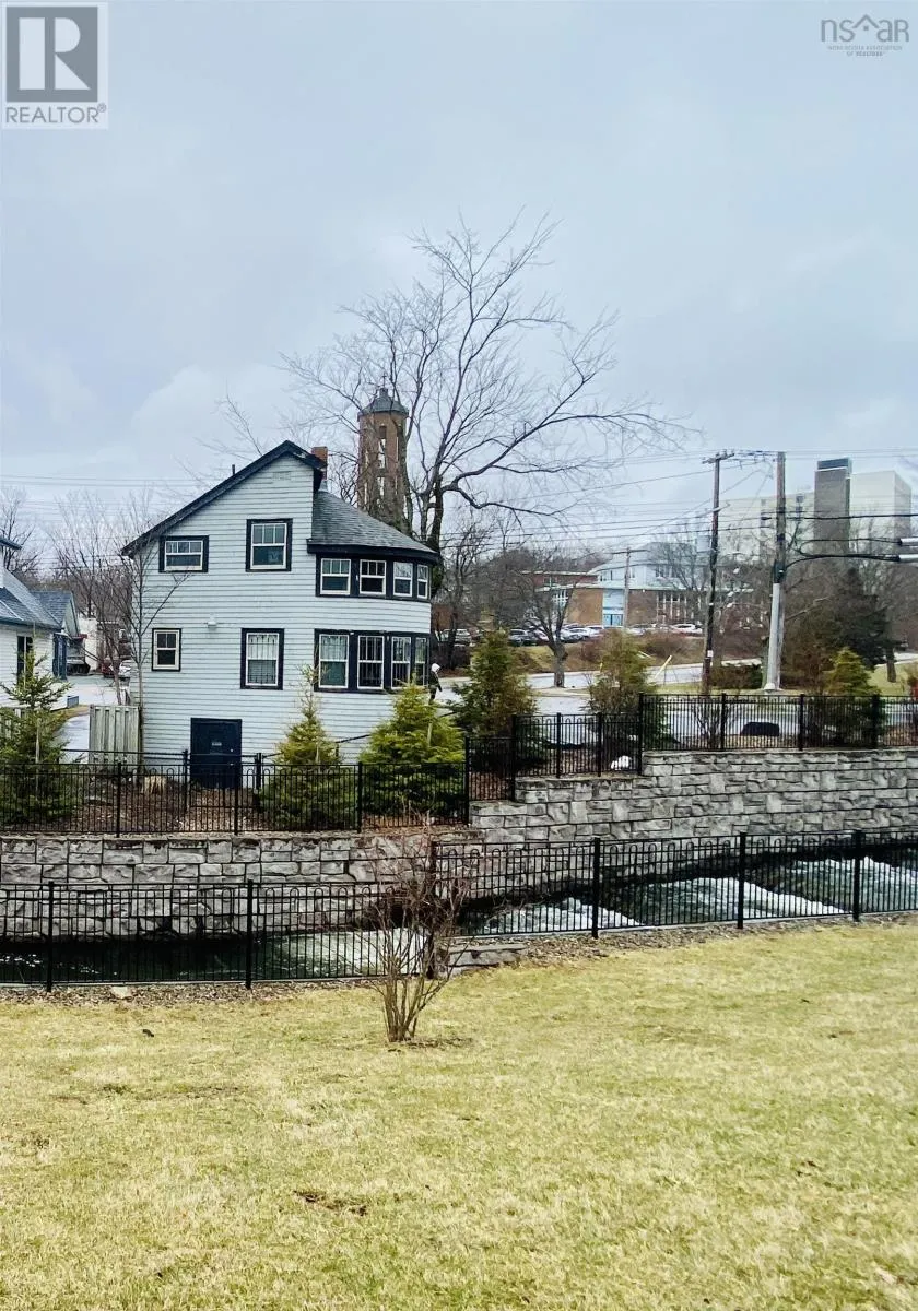 170 Ochterloney Street