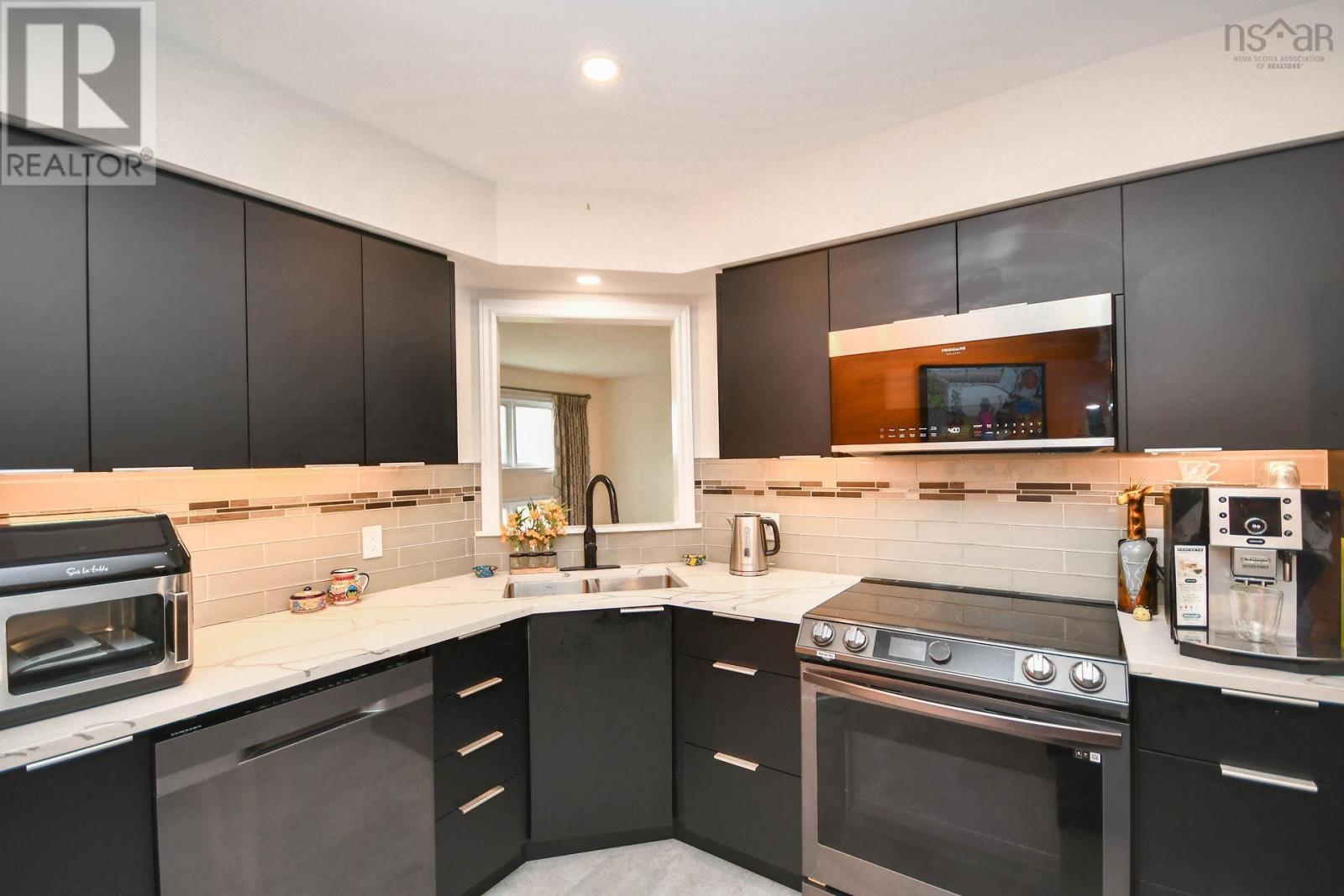 3 DeWolf Court