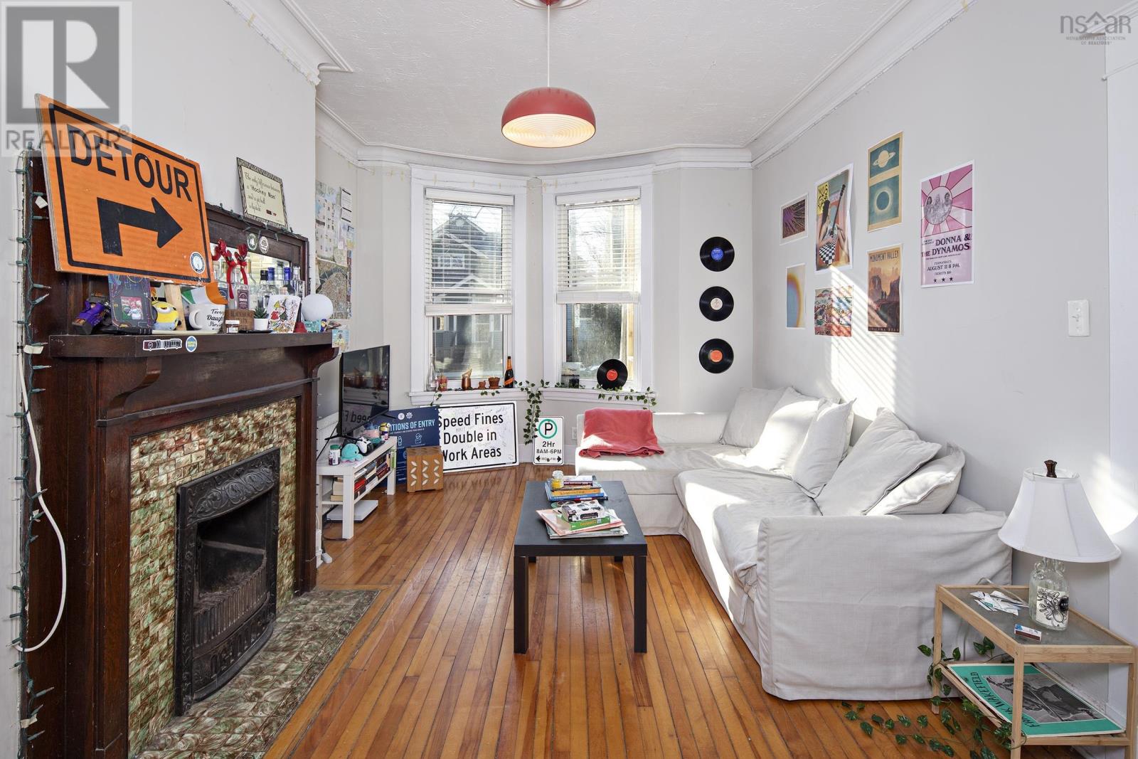 1673 Henry Street