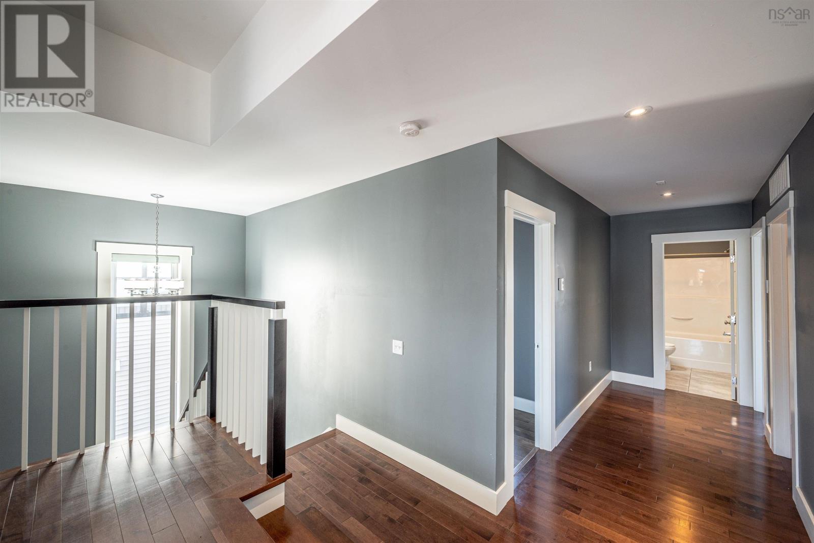 125 Amesbury Gate