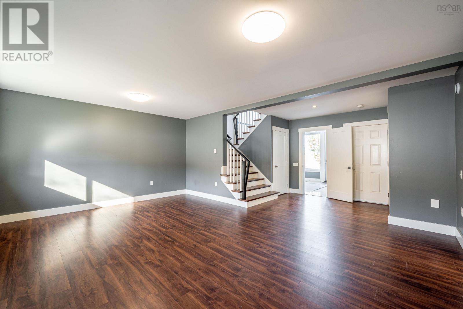 125 Amesbury Gate