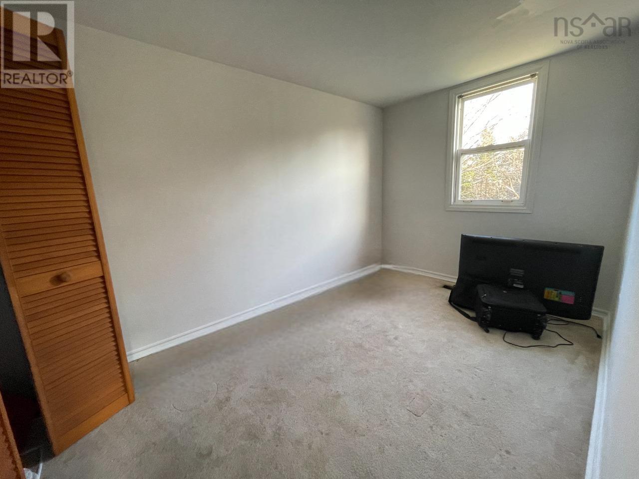 8 Charlton Avenue