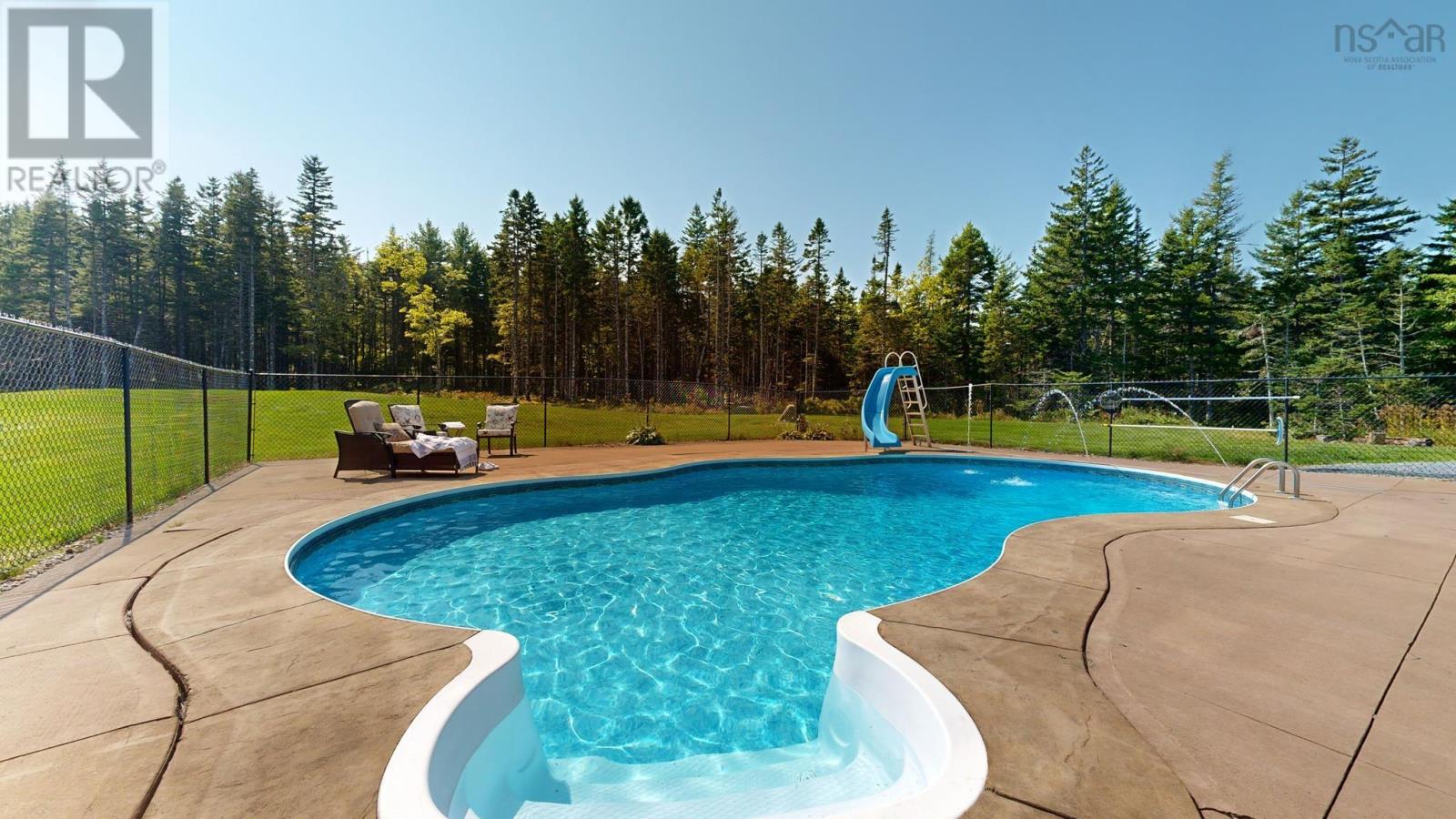 1025 Voyageur Way