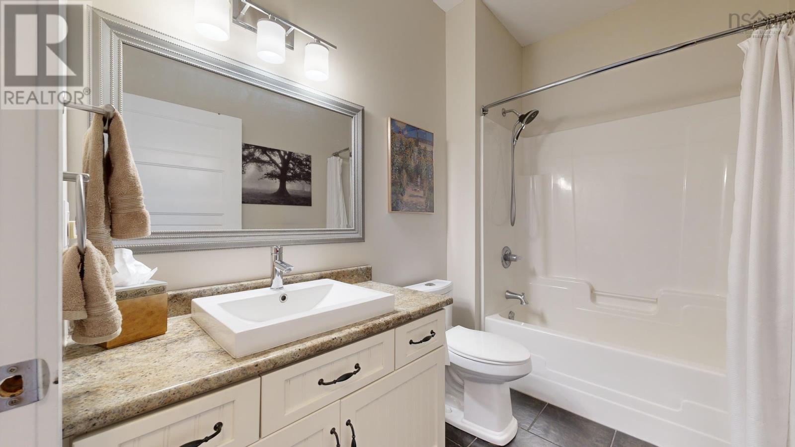 1025 Voyageur Way