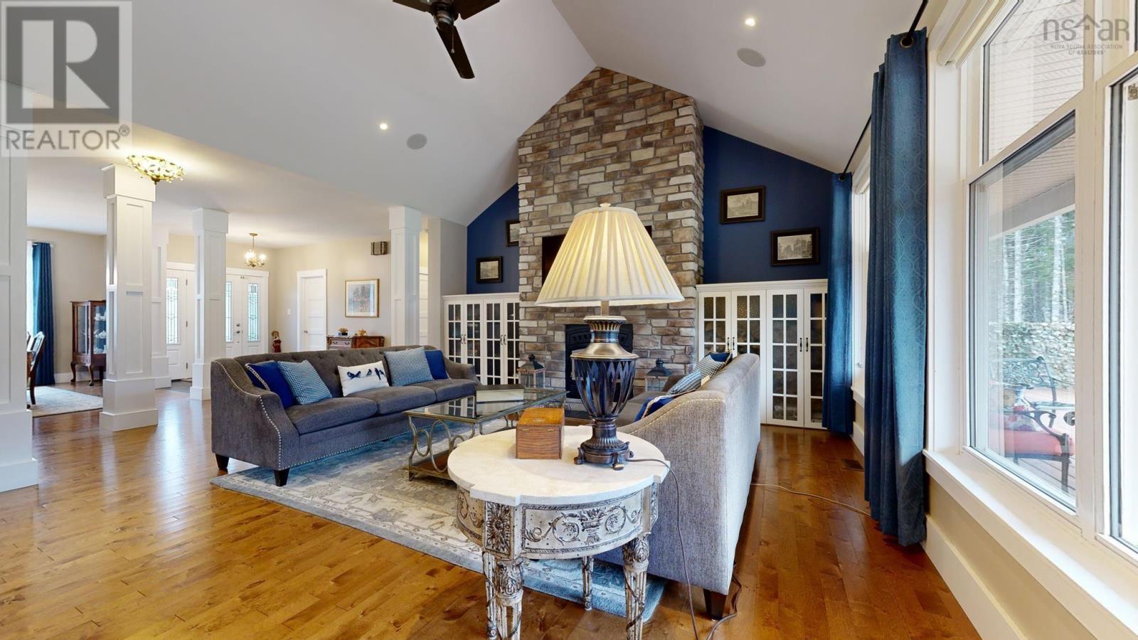1025 Voyageur Way