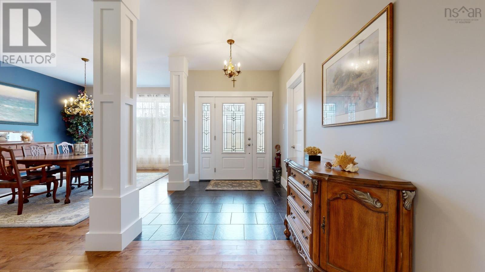1025 Voyageur Way
