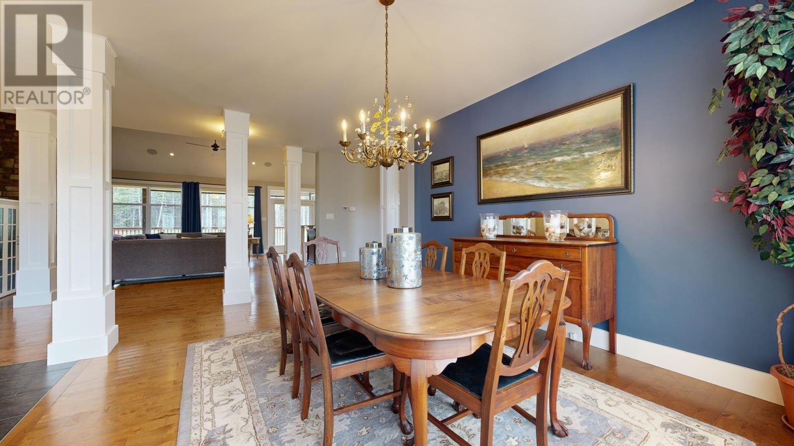 1025 Voyageur Way