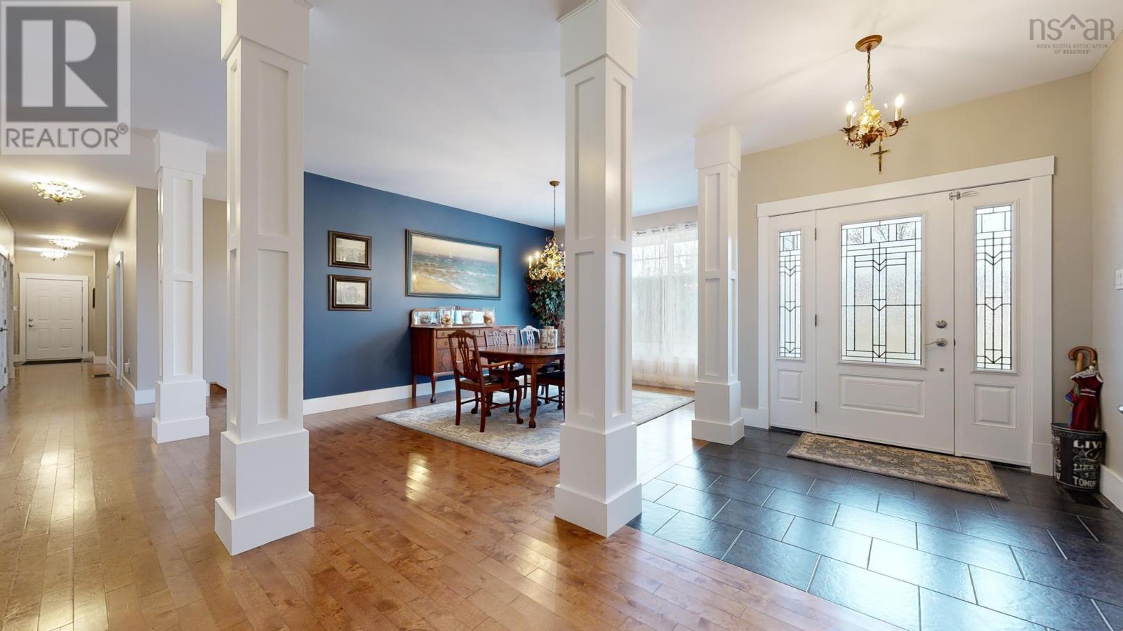 1025 Voyageur Way