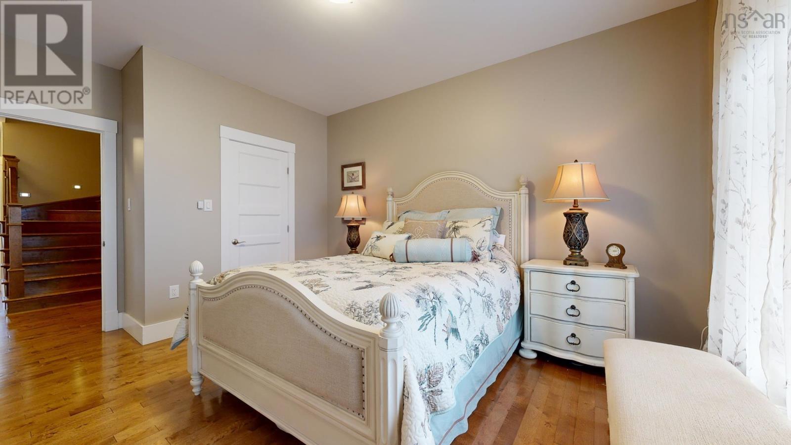1025 Voyageur Way