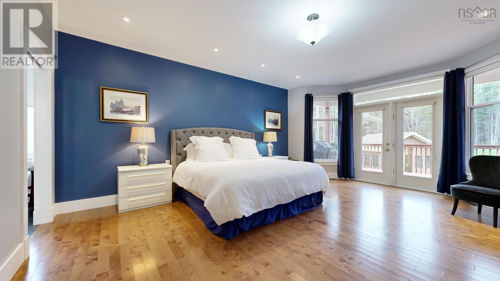 1025 Voyageur Way