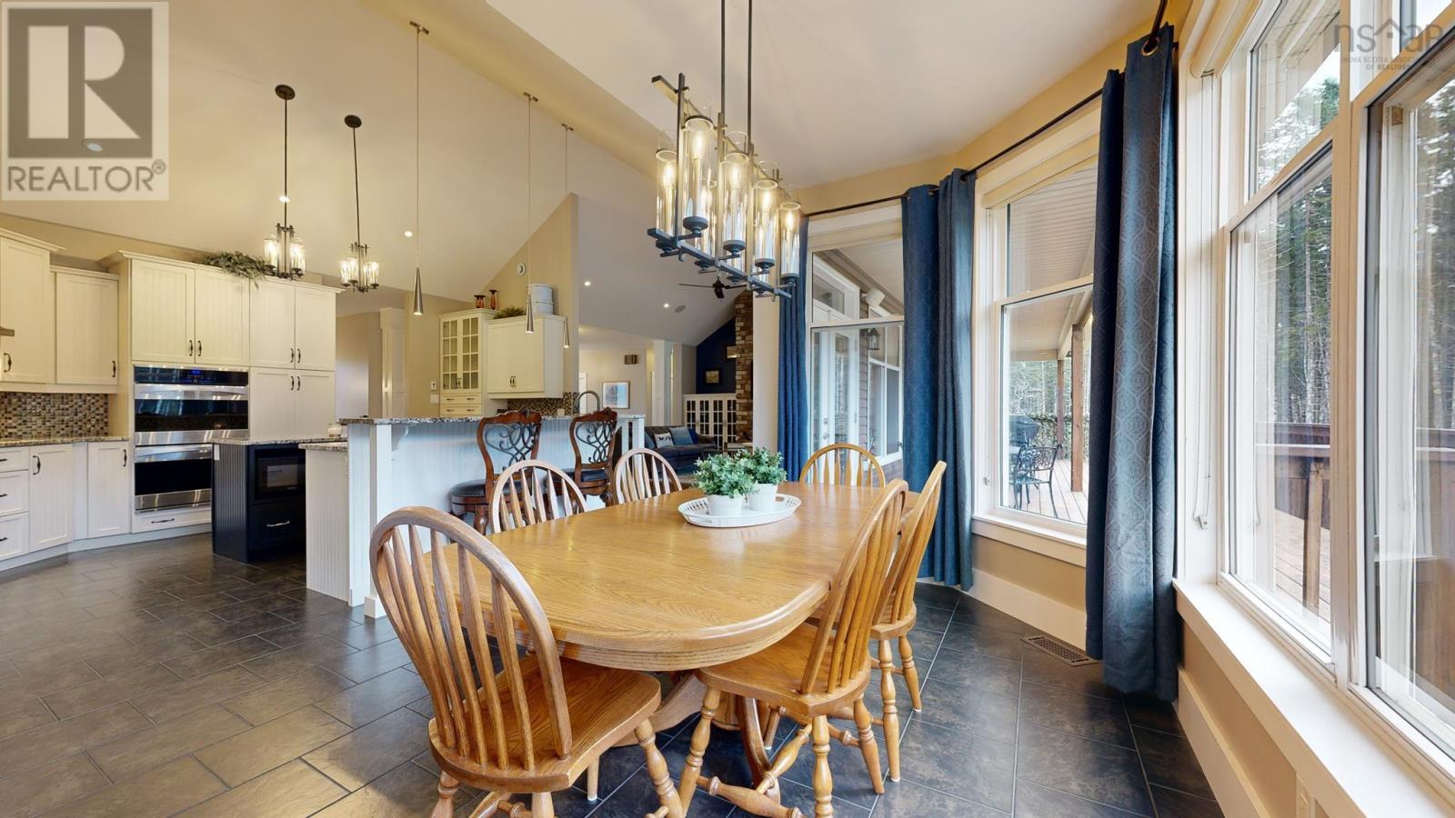 1025 Voyageur Way