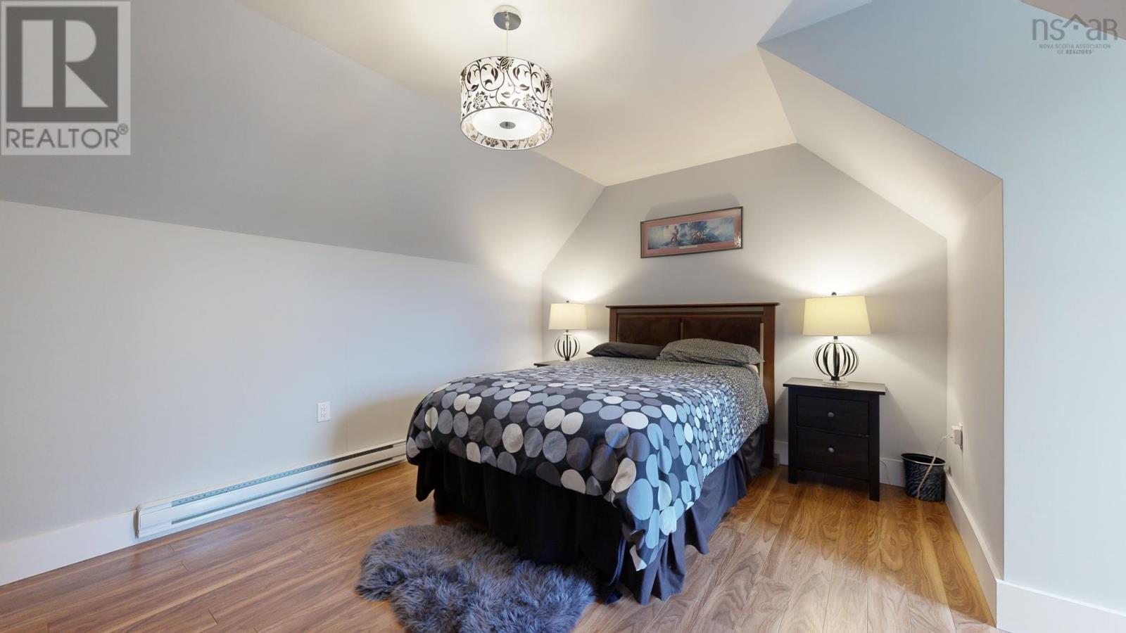 1025 Voyageur Way