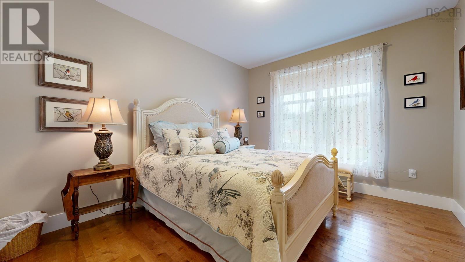 1025 Voyageur Way