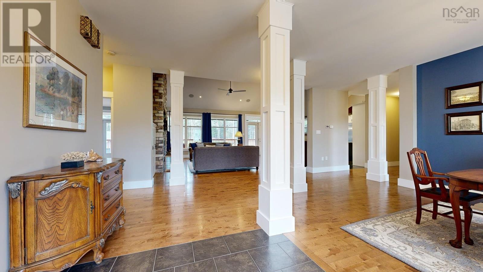 1025 Voyageur Way