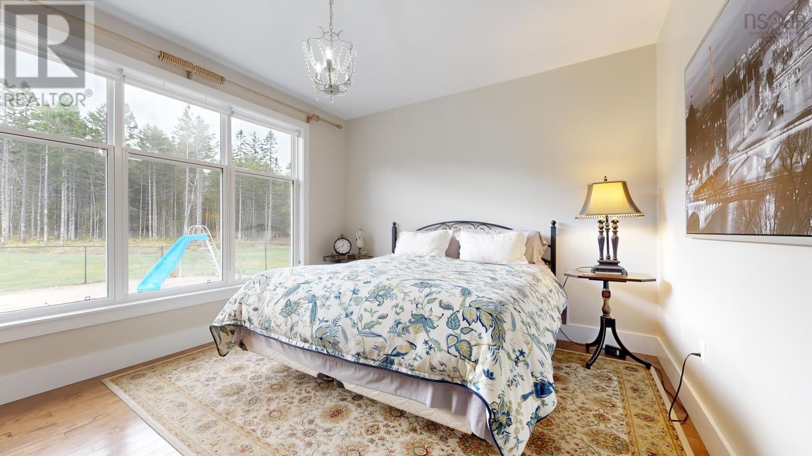 1025 Voyageur Way