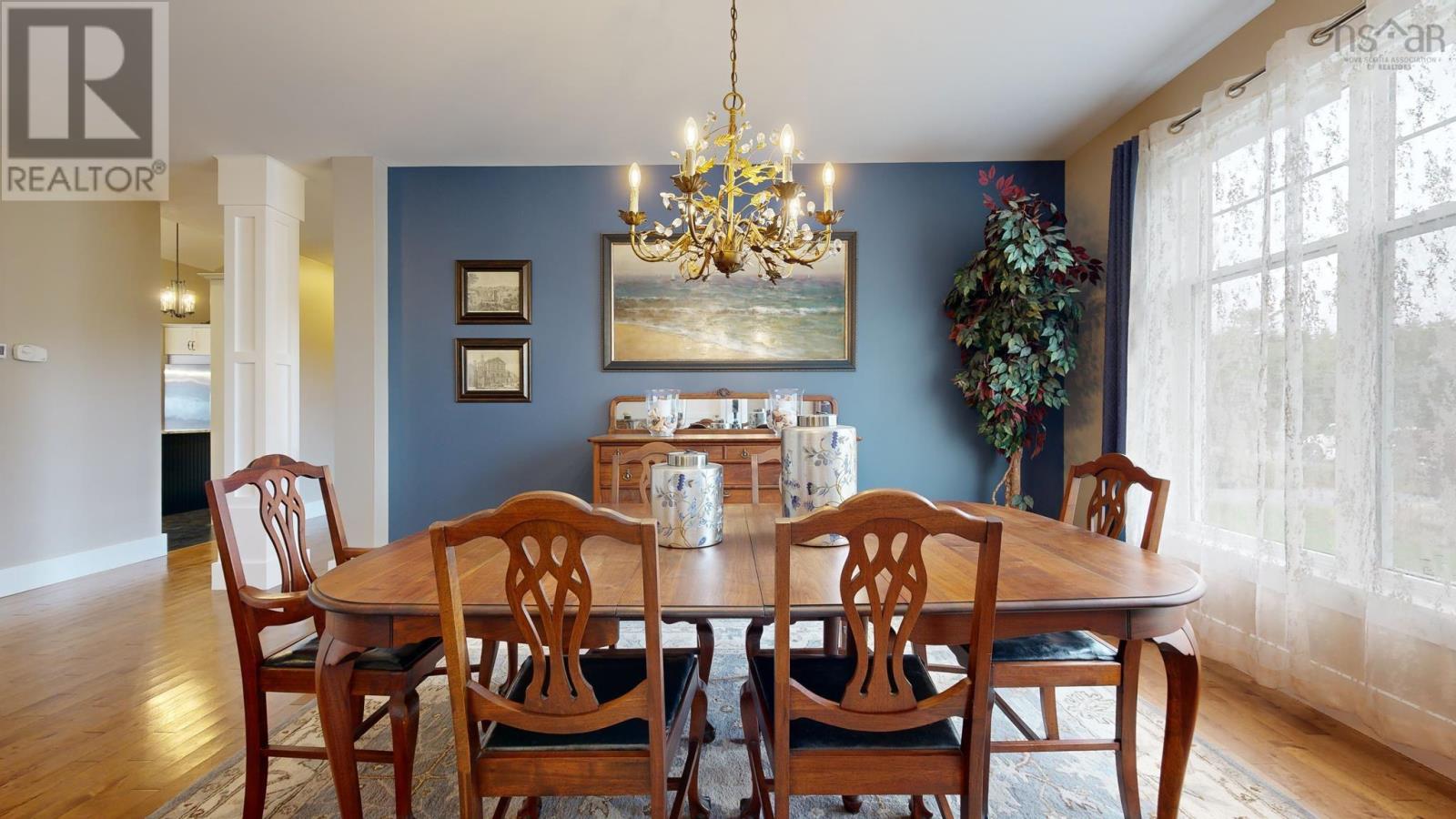 1025 Voyageur Way