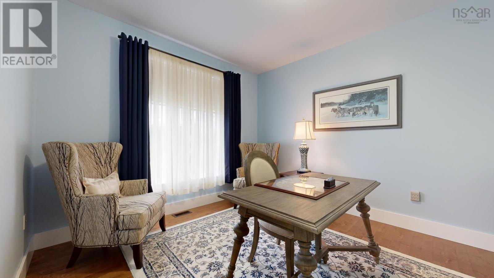 1025 Voyageur Way