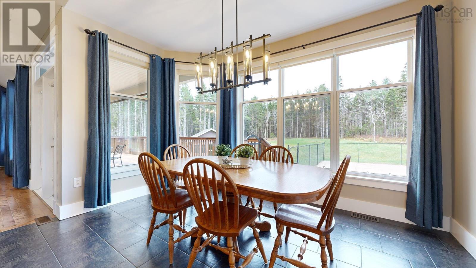 1025 Voyageur Way