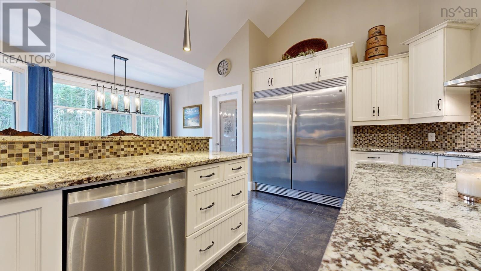1025 Voyageur Way