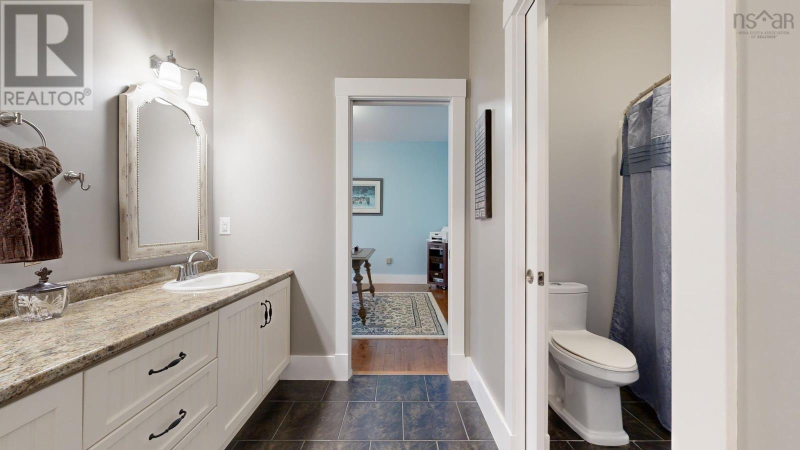 1025 Voyageur Way