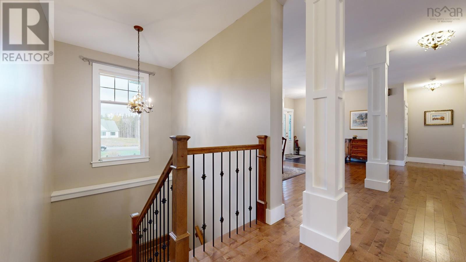 1025 Voyageur Way
