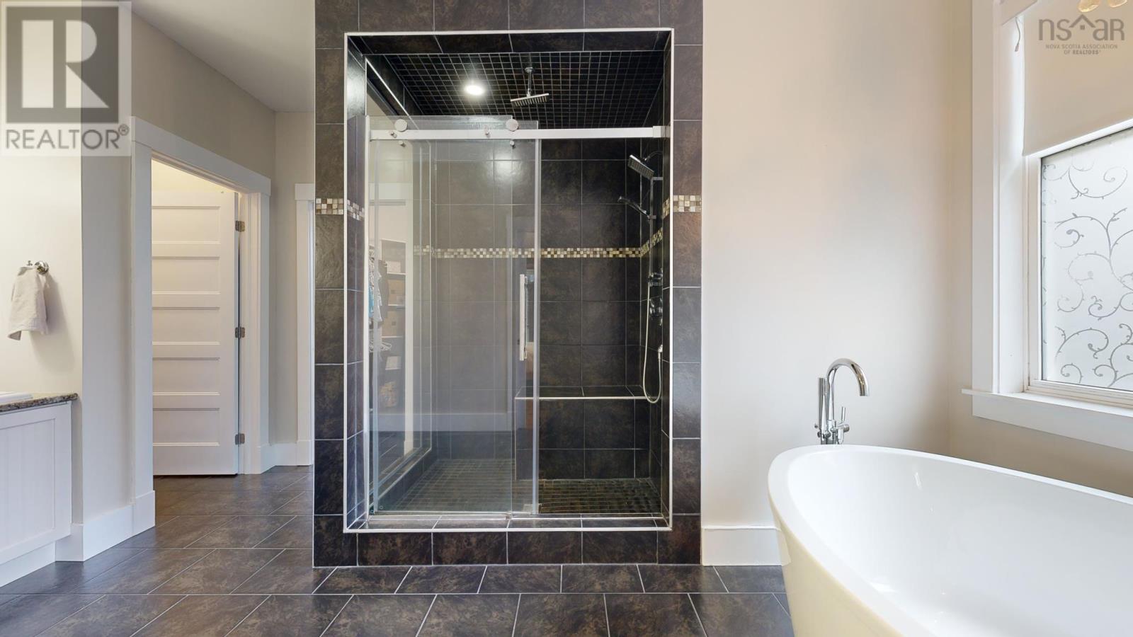 1025 Voyageur Way
