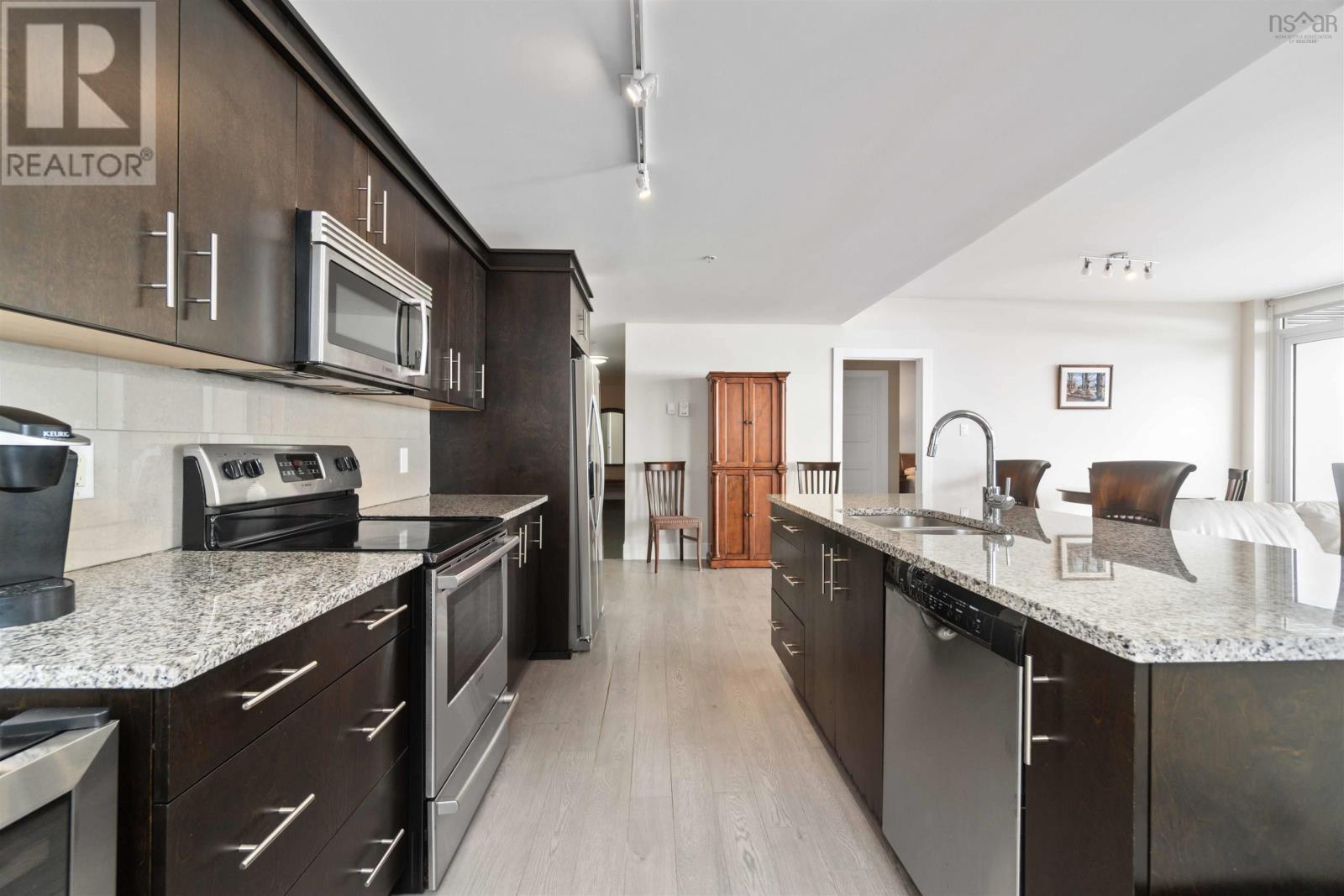 605 15 Kings Wharf Place, #605