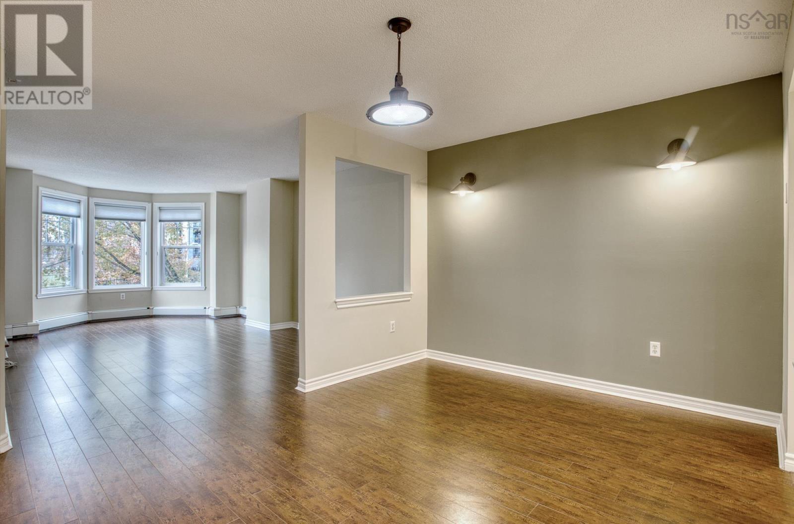 304 1041 Wellington Street, #304