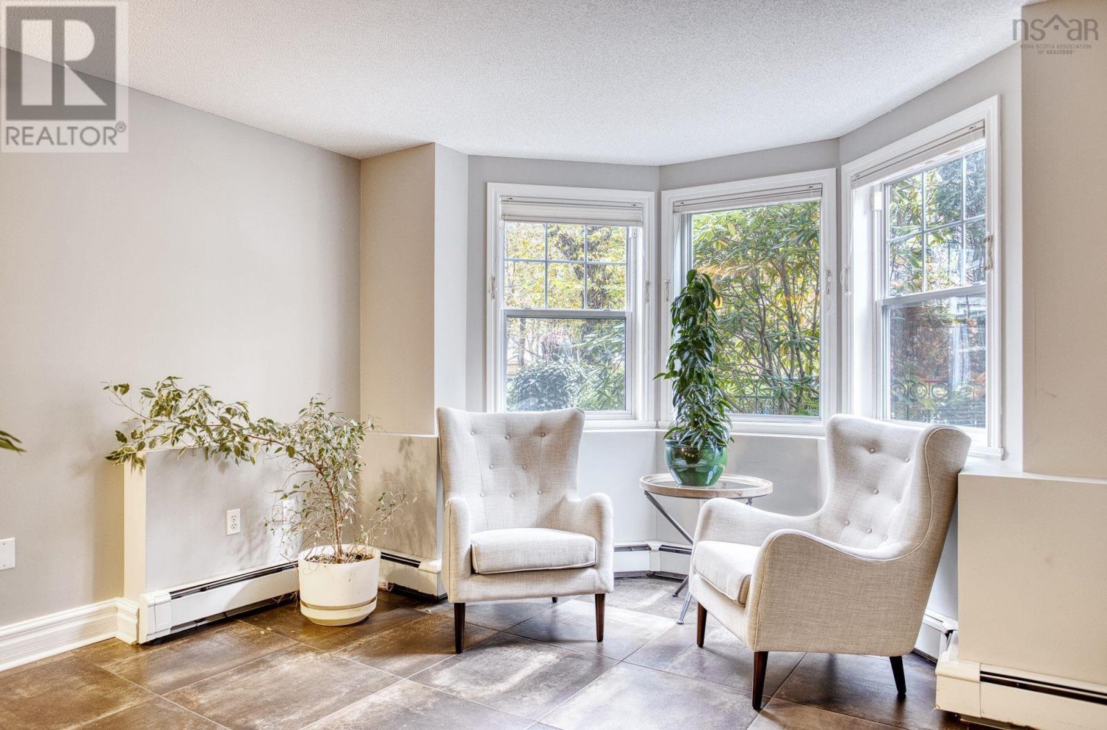 304 1041 Wellington Street, #304