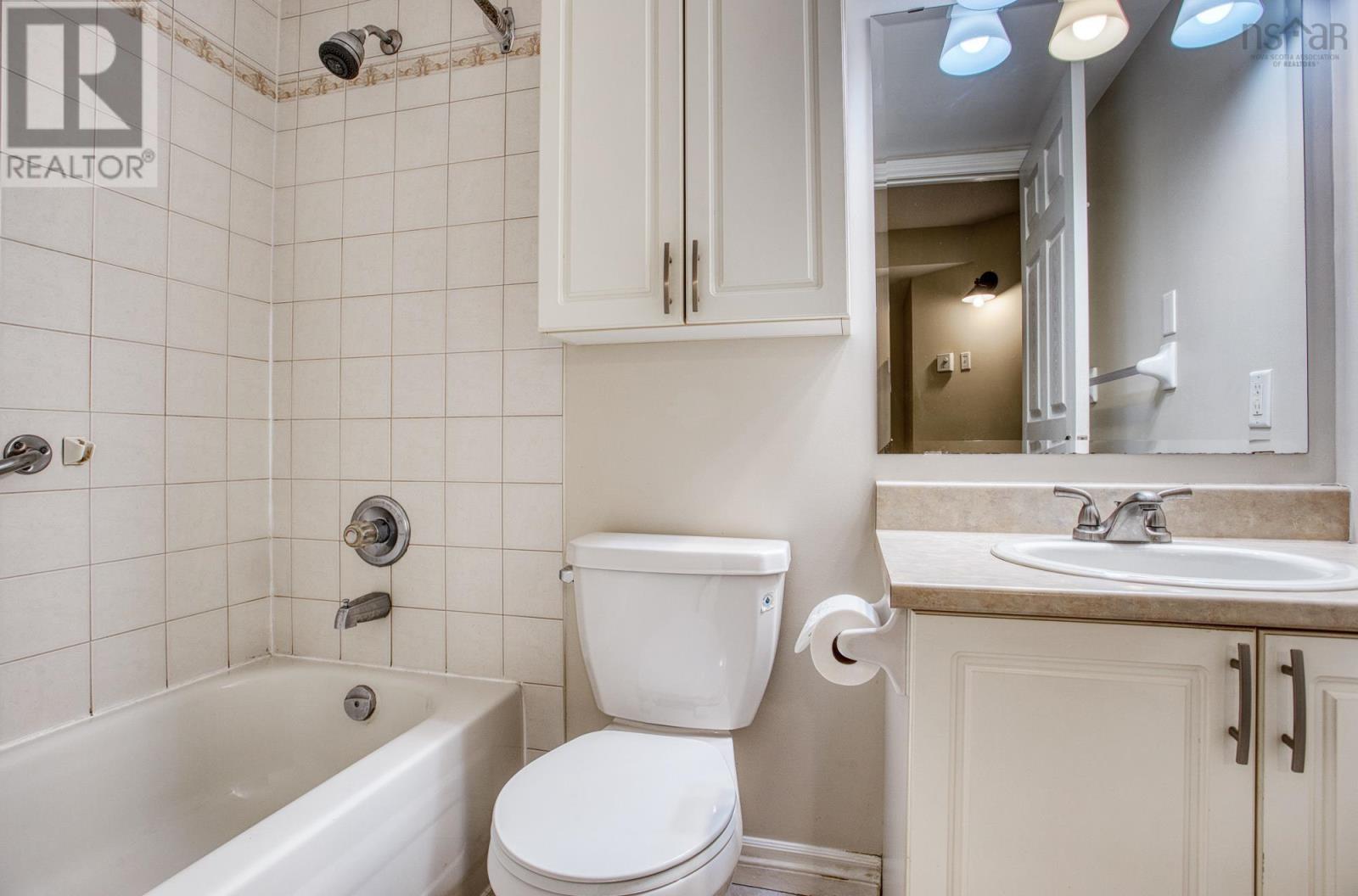 304 1041 Wellington Street, #304