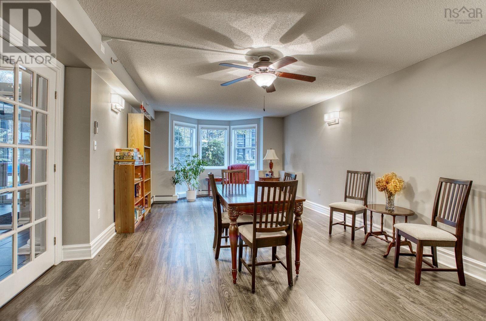304 1041 Wellington Street, #304