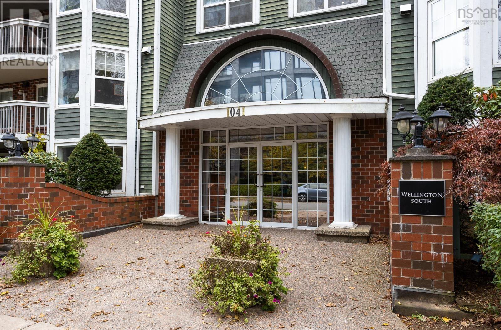 304 1041 Wellington Street, #304