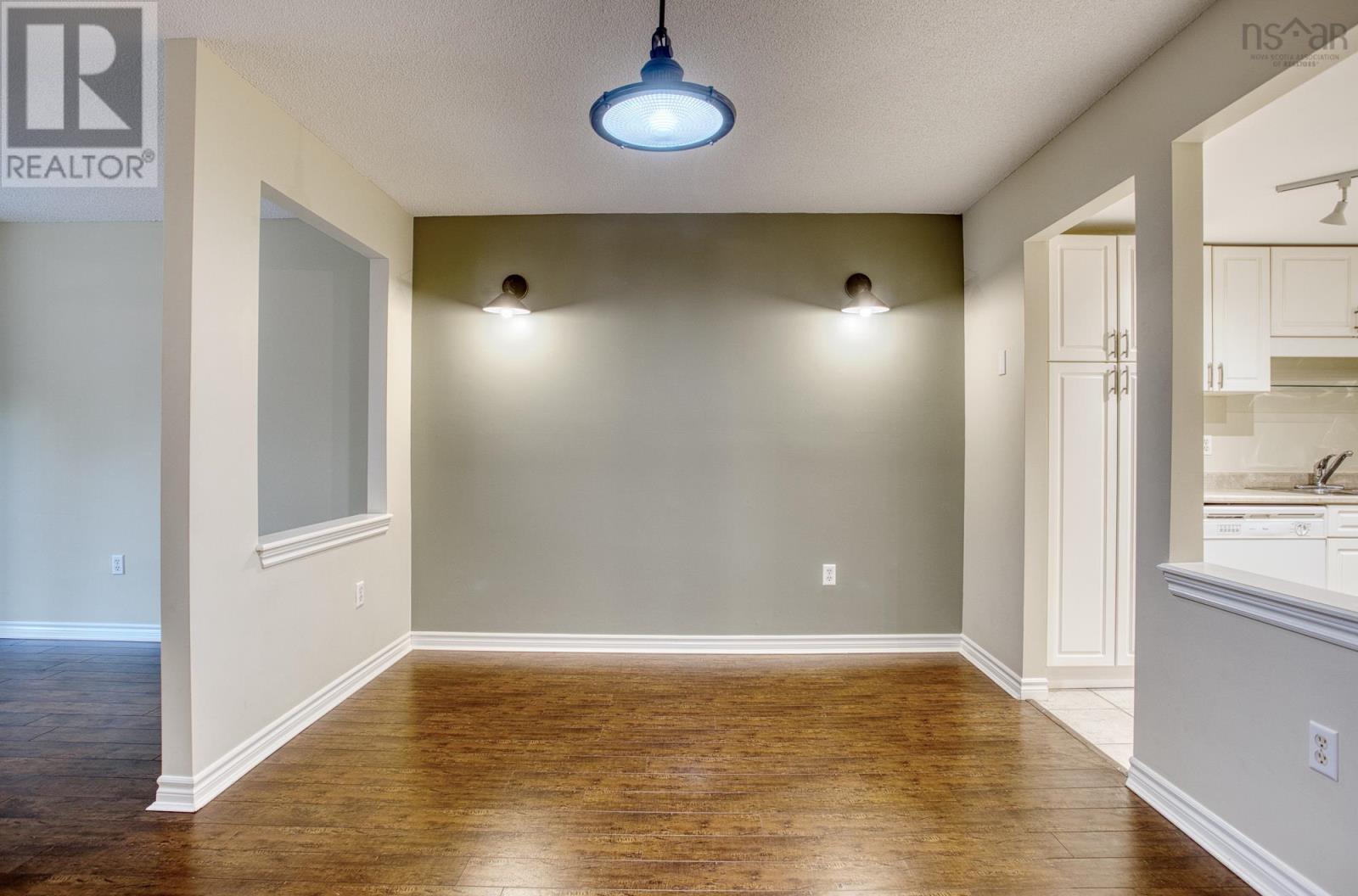 304 1041 Wellington Street, #304