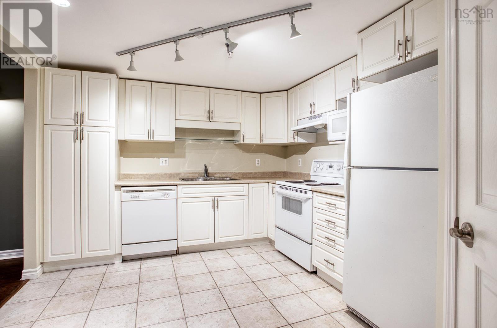 304 1041 Wellington Street, #304