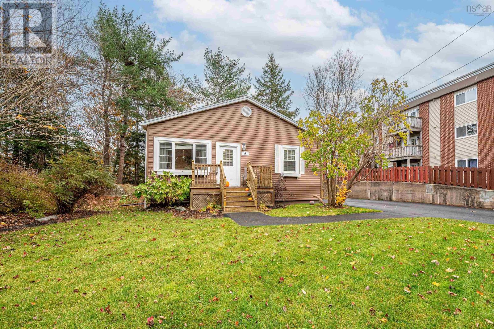 6 Douglas Drive