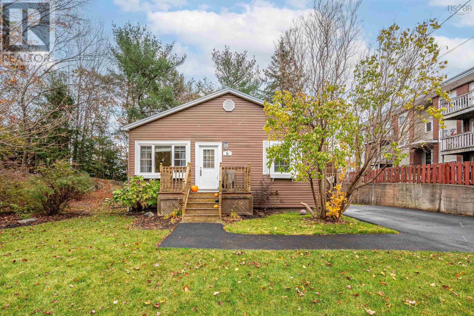 6 Douglas Drive