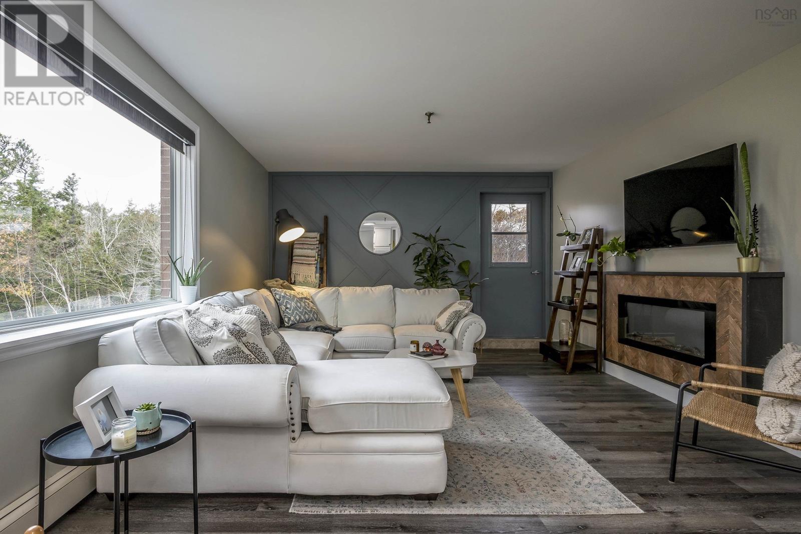 201 41 Moirs Mills Road, #201