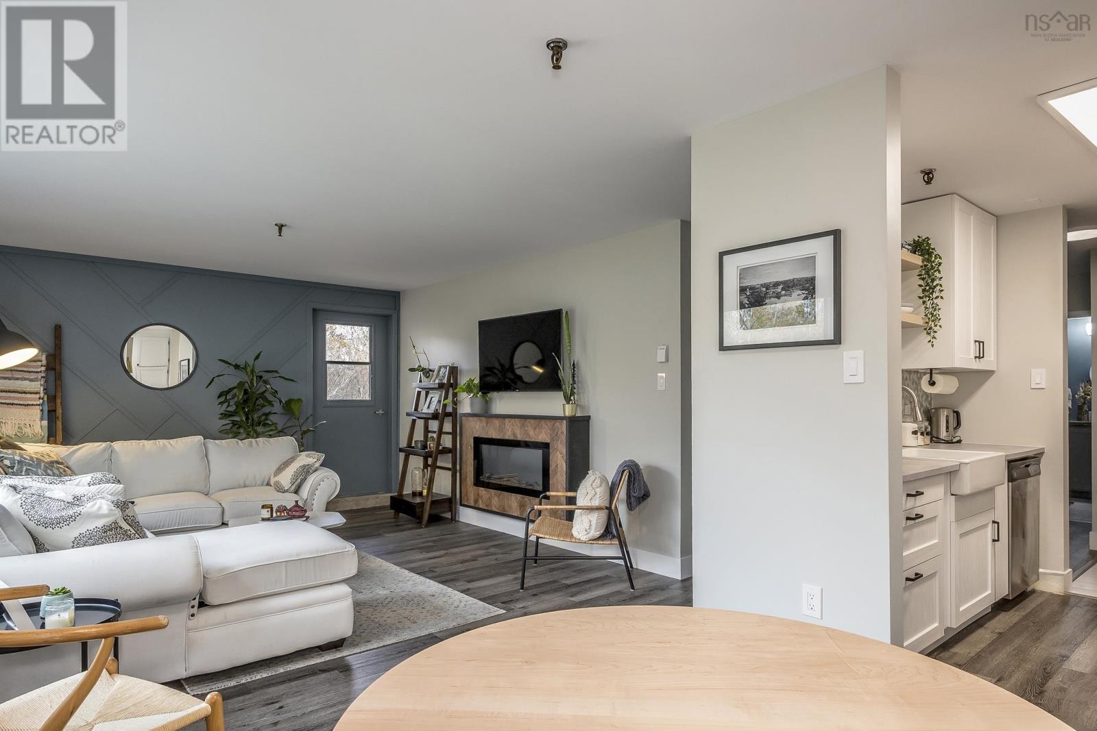 201 41 Moirs Mills Road, #201