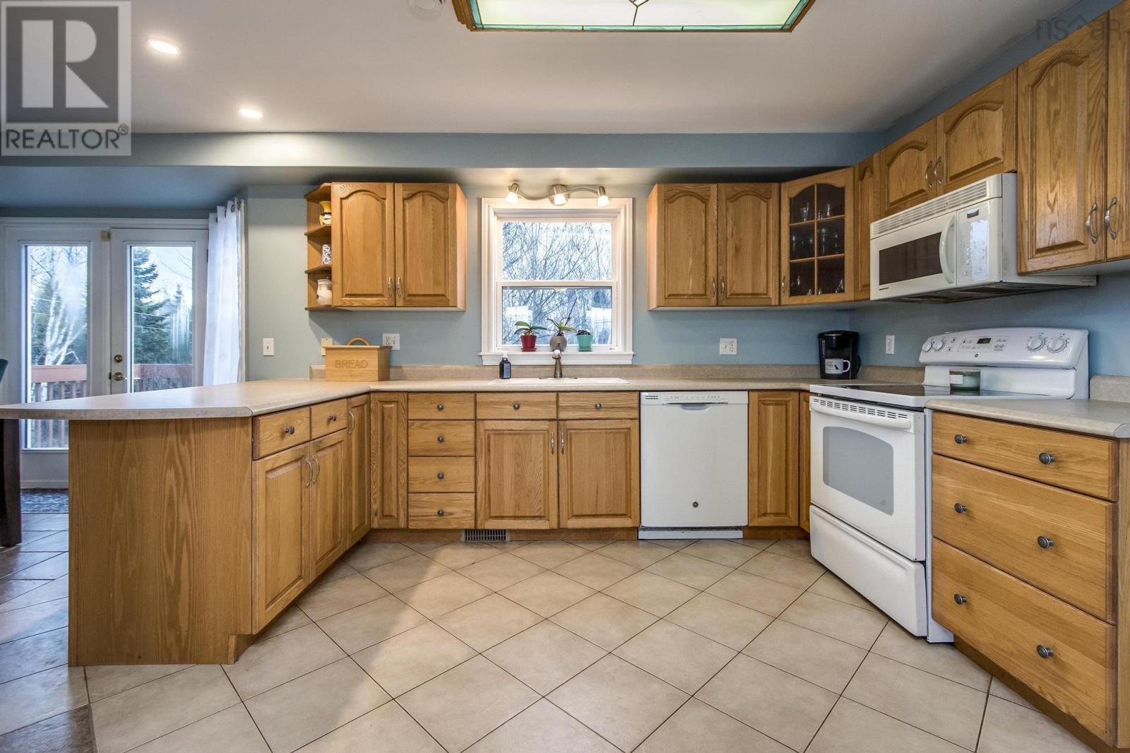 77 Lawlor Crescent