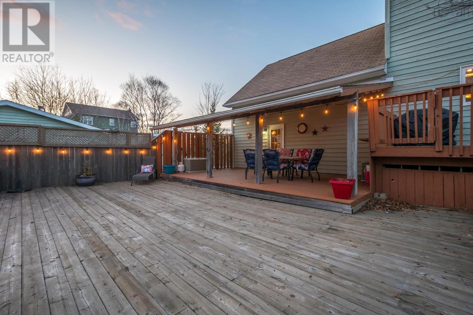 77 Lawlor Crescent