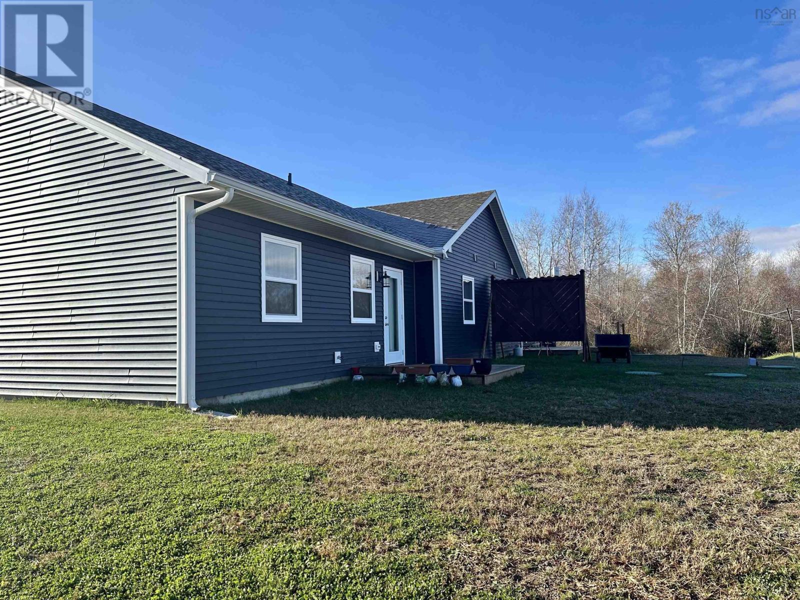 1377/1379 Highway 201