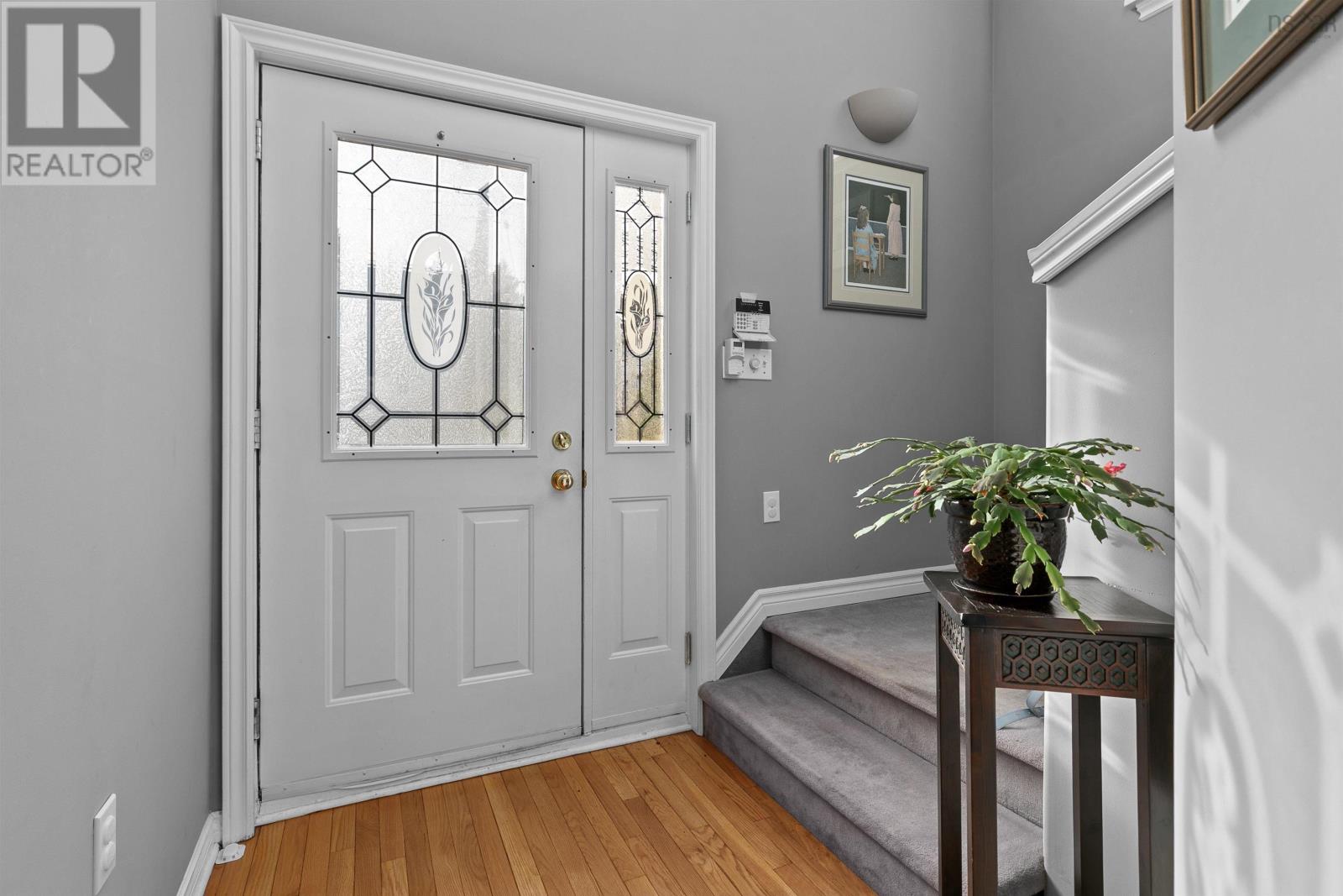12 Royal Masts Way